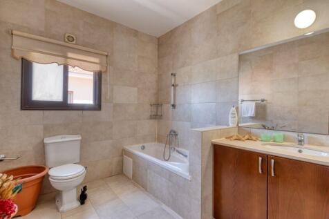 Bedroom 1 Ensuite