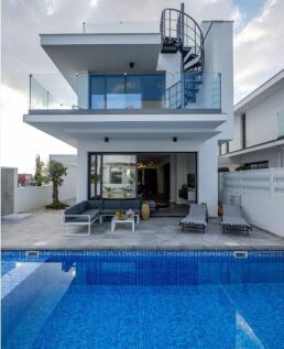Villa with Optional