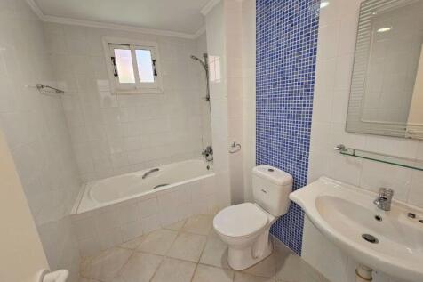 Bedroom 2 ensuite