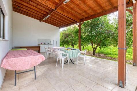 Covered Veranda...