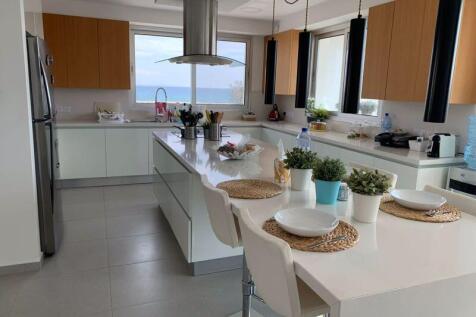 Kitchen with Diner
