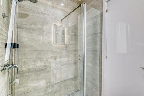 Bedroom 1 Ensuite