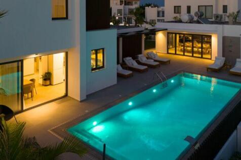 Villa &amp; Private...