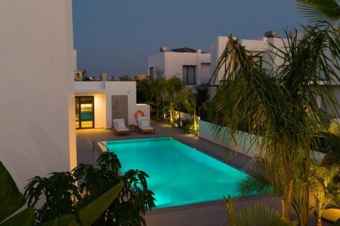 Private Pool by...