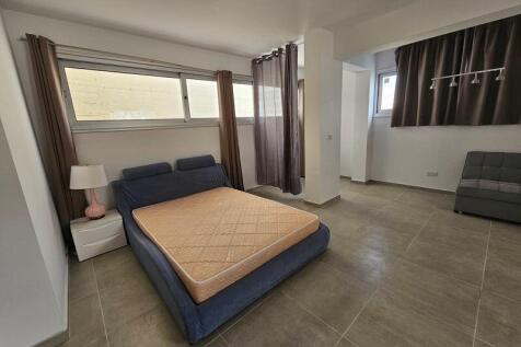 Bedroom lower...