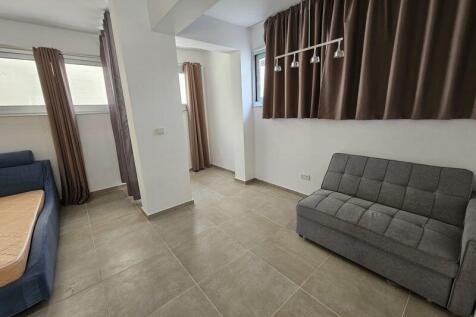 Bedroom lower...