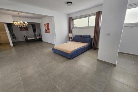 Bedroom lower...