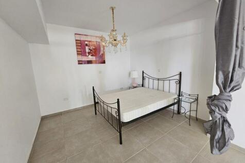 Bedroom lower...