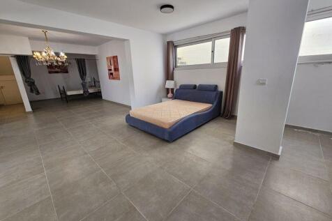 Bedroom lower...