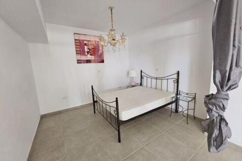 Bedroom lower...