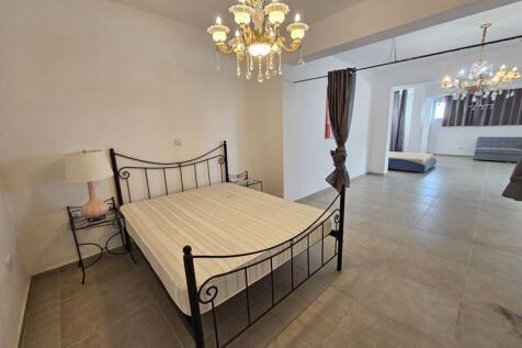 Bedroom lower...