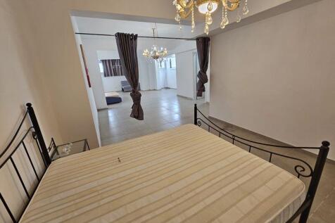 Bedroom lower...