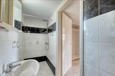 Bedroom 1 Ensuite