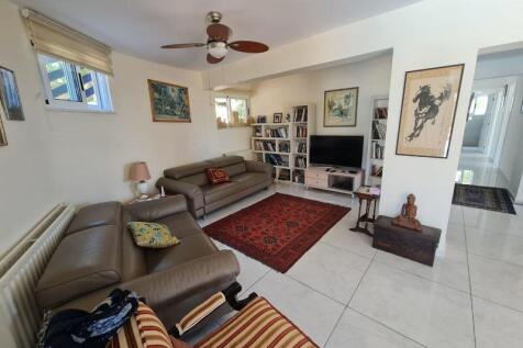 Second living area