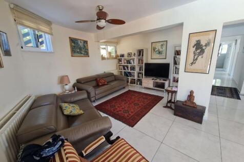 Second living area