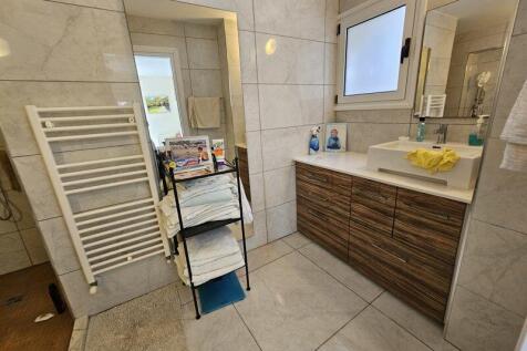 Bathroom 4