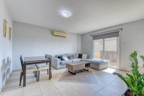 Lounge with Dining