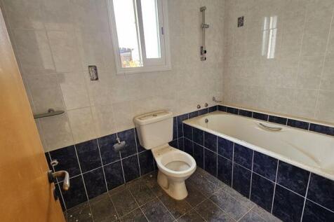 Family bathroom 2