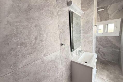 Bedroom 2 Ensuite