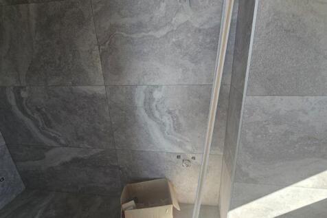 Bedroom 2 ensuite