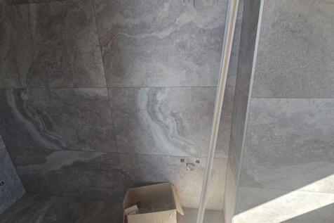 Bedroom 2 ensuite