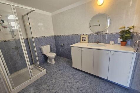 Second bedroom...
