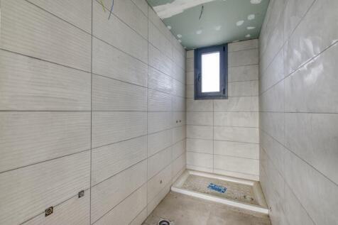 Family Bathroom...