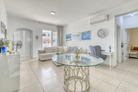 Entrance and Lounge