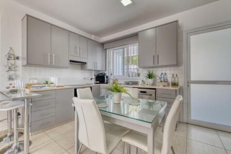 Kitchen &amp; Dining...