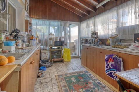 Garage/ Kitchen