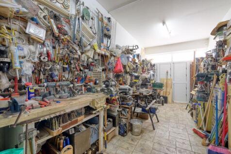 Garage/Workshop