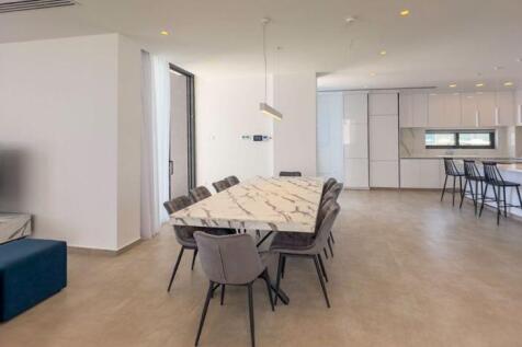 Kitchen &amp; Dining...