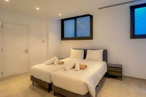 Basement Ensuite...