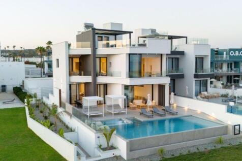 Villa 2 with...