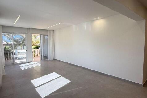 Lounge with Access