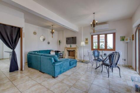 Lounge with Dining