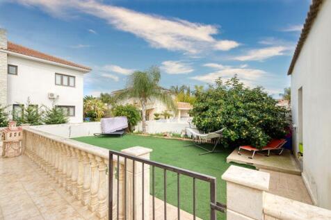 Rear Veranda and...