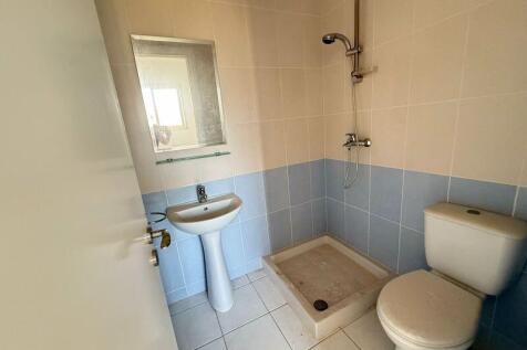 Bedroom 2 ensuite