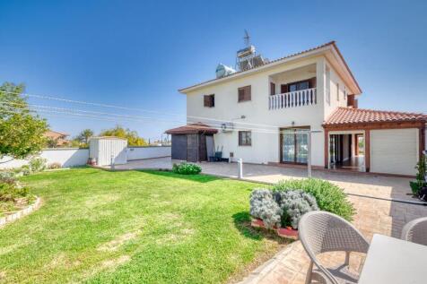 Rear of the Villa