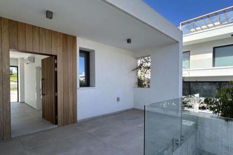 Entrance to Villa 28