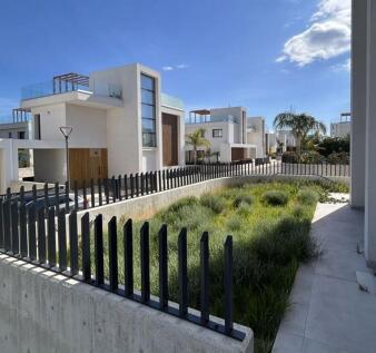 Front of Villa 28