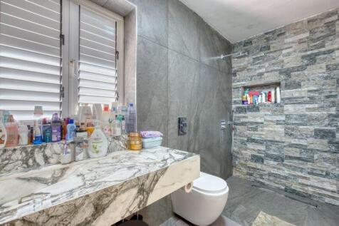 Bedroom 1 Ensuite