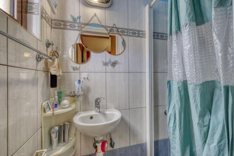 Bedroom 1 Ensuite