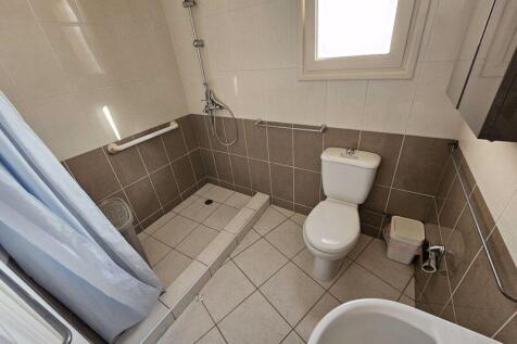 Bedroom 2 ensuite