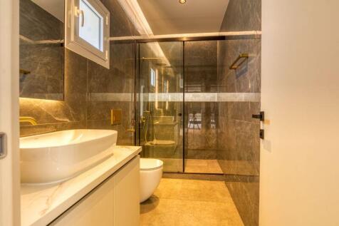Bedroom 1 Ensuite