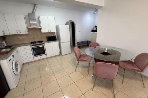Kitchen/Dining Area