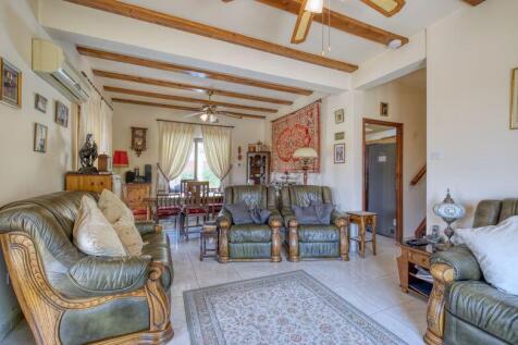 Lounge &amp; Dining