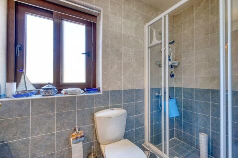 Bedroom 1 Ensuite