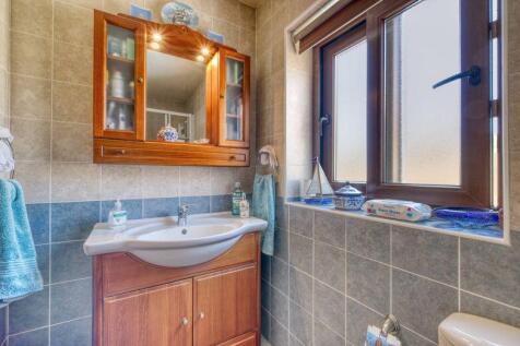 Bedroom 1 Ensuite