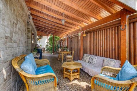 Side Veranda